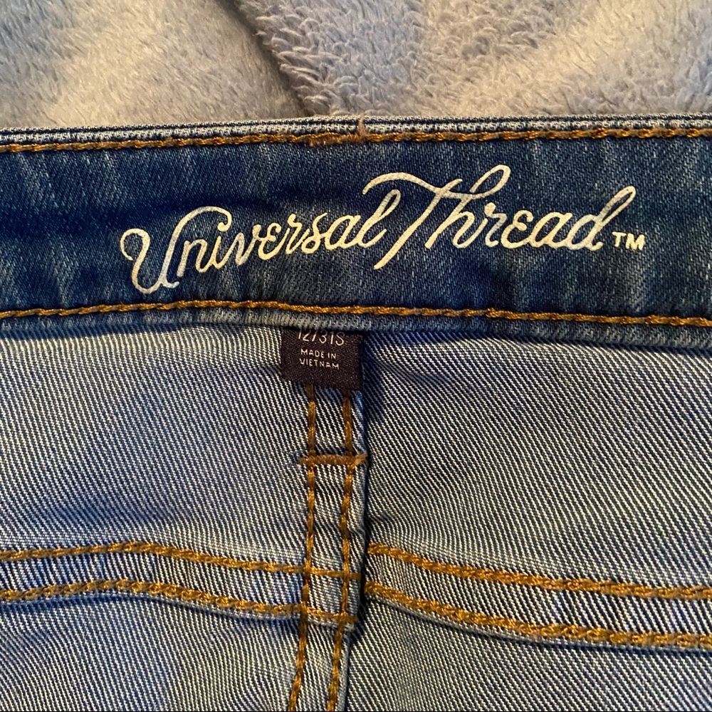 Blue Jeans - Picture 2 of 4